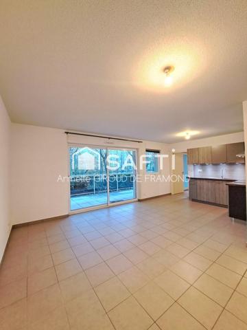 Situé à Mulhouse (68100) bel appartement en rez-de-jardin de 55 m2 dans une résidence de standingde 2014, quartier nouveaux Bassins, calme sans vis-à-vis avec terrasse de 18 m2- vue dégagée sur la nature proche commodités et axes autoroutiers