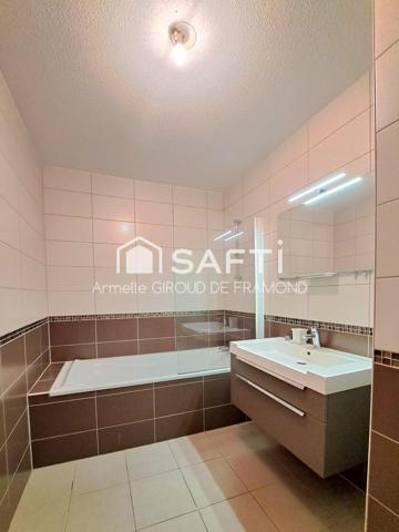 Situé à Mulhouse (68100) bel appartement en rez-de-jardin de 55 m2 dans une résidence de standingde 2014, quartier nouveaux Bassins, calme sans vis-à-vis avec terrasse de 18 m2- vue dégagée sur la nature proche commodités et axes autoroutiers