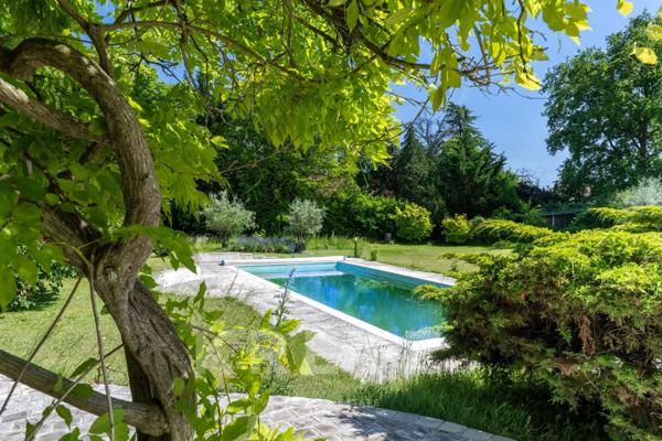 Propriété de caractère au coeur d'un écrin de verdure