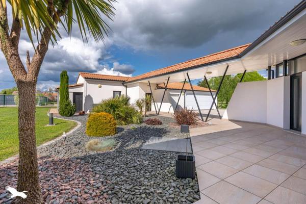 Maison à vendre |  Saint-Pierre-d'Eyraud |  6 pièces | 184 m²