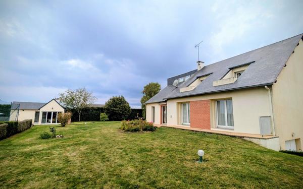 Maison à vendre    6 pièces • 226 m2 Ouzouer-le-Marché