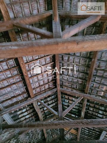 Tullins - Grange à rénover de 165m² au plancher sur parcelle d'environ 900m².