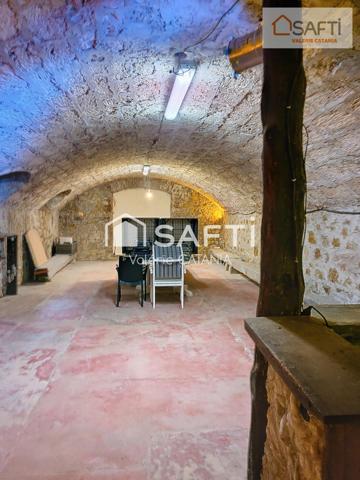 Tullins - Grange à rénover de 165m² au plancher sur parcelle d'environ 900m².