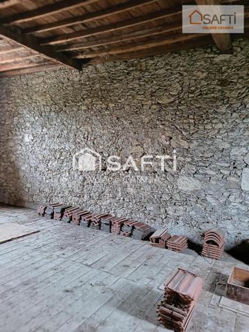 Tullins - Grange à rénover de 165m² au plancher sur parcelle d'environ 900m².