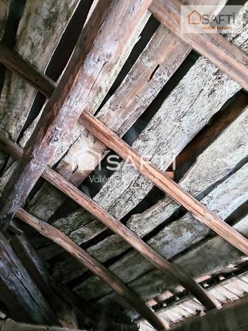 Tullins - Grange à rénover de 165m² au plancher sur parcelle d'environ 900m².