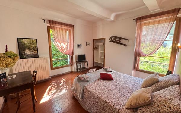 Maison à vendre    6 pièces • 245 m2 La Motte-du-Caire