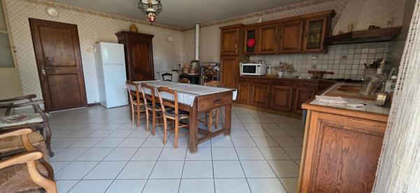 Maison 193 m² divisé en 2 habitations sur 3690 m² de jardin