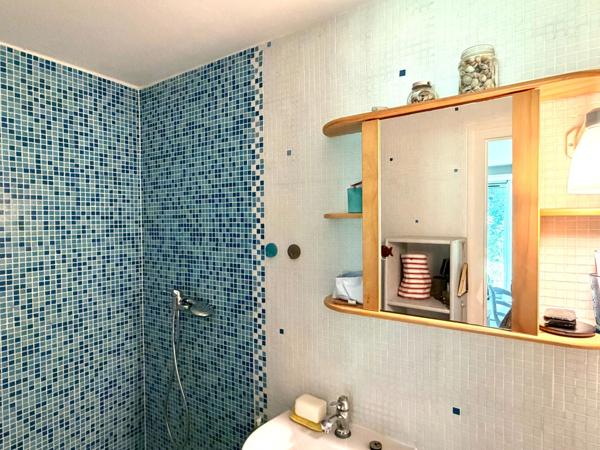 LE POULIGUEN-STUDIO DE 28M2-EXPOSÉ SUD-PROCHE COMMERCE ET PLAGE A PIED- AU CALME- VUE SUR VERDURE