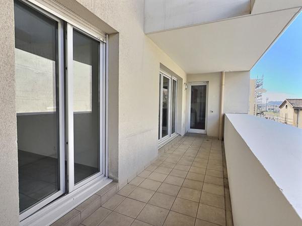 Coeur Longchamp- Résidence récente- T3 de 57 m2 avec terrasse de 10 m2, parking et cave