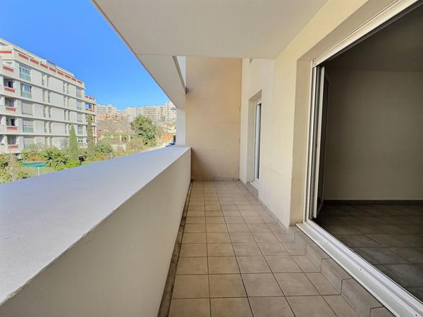 Coeur Longchamp- Résidence récente- T3 de 57 m2 avec terrasse de 10 m2, parking et cave