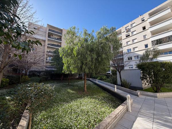 Coeur Longchamp- Résidence récente- T3 de 57 m2 avec terrasse de 10 m2, parking et cave
