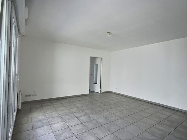 Coeur Longchamp- Résidence récente- T3 de 57 m2 avec terrasse de 10 m2, parking et cave