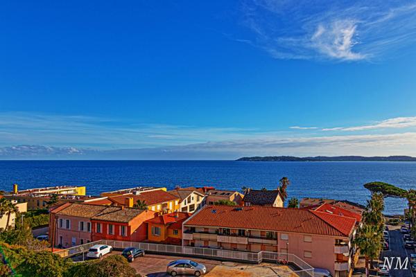 Sainte-Maxime (83120) Luxueux appartement T3 rénové vue mer panoramique centre Sainte-Maxime