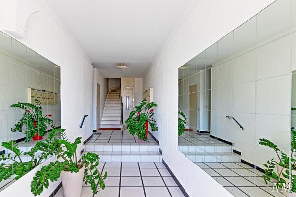 Sainte-Maxime (83120) Luxueux appartement T3 rénové vue mer panoramique centre Sainte-Maxime