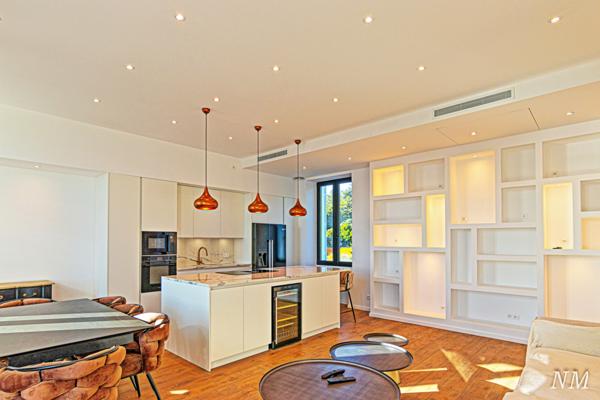 Sainte-Maxime (83120) Luxueux appartement T3 rénové vue mer panoramique centre Sainte-Maxime