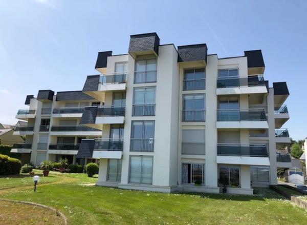 ST QUAY-PORTRIEUX- Proche du port et plage - type 2 .