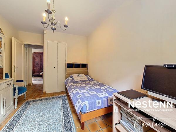 Maison d'environ 184 m² sur deux niveaux et un terrain d'environ 500 m² avec vue sur le golfe de Saint Tropez à proximité du centre-ville de la Croix Valmer