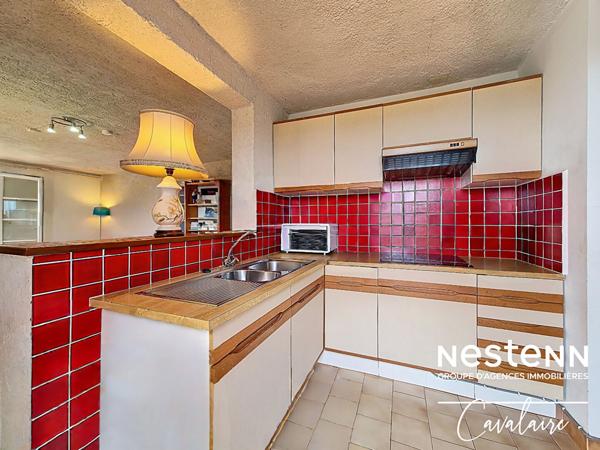 Maison d'environ 184 m² sur deux niveaux et un terrain d'environ 500 m² avec vue sur le golfe de Saint Tropez à proximité du centre-ville de la Croix Valmer