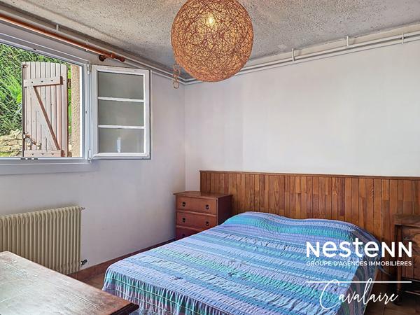 Maison d'environ 184 m² sur deux niveaux et un terrain d'environ 500 m² avec vue sur le golfe de Saint Tropez à proximité du centre-ville de la Croix Valmer