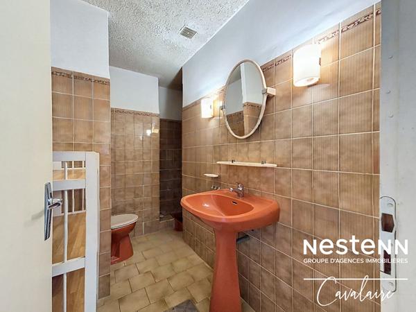 Maison d'environ 184 m² sur deux niveaux et un terrain d'environ 500 m² avec vue sur le golfe de Saint Tropez à proximité du centre-ville de la Croix Valmer