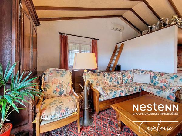 Maison d'environ 184 m² sur deux niveaux et un terrain d'environ 500 m² avec vue sur le golfe de Saint Tropez à proximité du centre-ville de la Croix Valmer