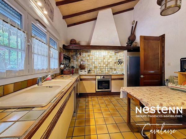 Maison d'environ 184 m² sur deux niveaux et un terrain d'environ 500 m² avec vue sur le golfe de Saint Tropez à proximité du centre-ville de la Croix Valmer