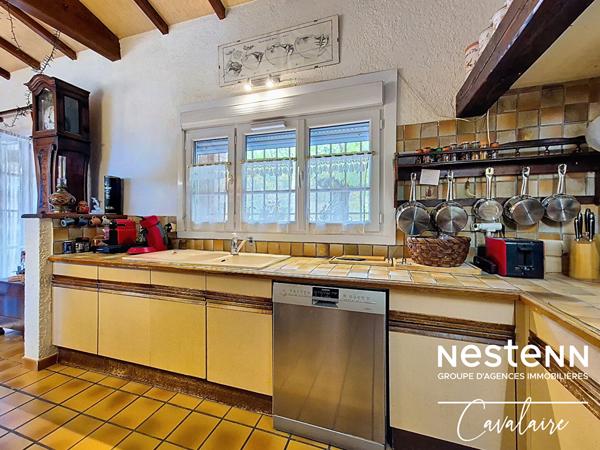 Maison d'environ 184 m² sur deux niveaux et un terrain d'environ 500 m² avec vue sur le golfe de Saint Tropez à proximité du centre-ville de la Croix Valmer