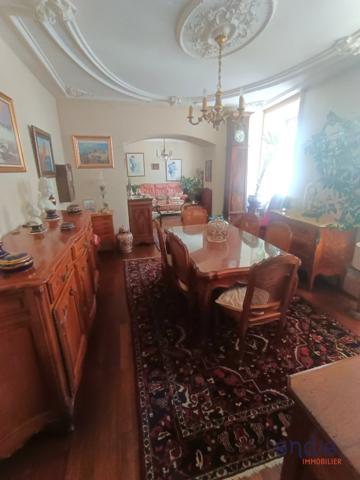 MAISON DE VILLE ET COMMERCE LOUE