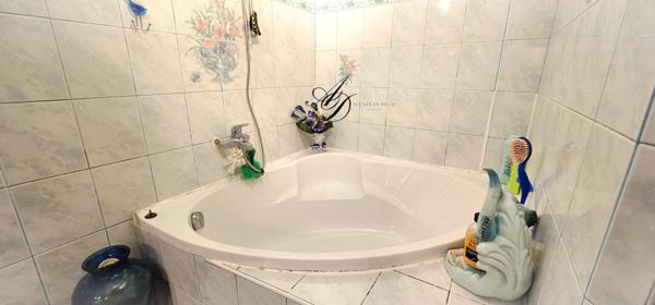 Maison familiale 5 pièces avec sous-sol aménagé, jardin arboré et prestations rares, env. 106 m² habitables / 186 m² au sol