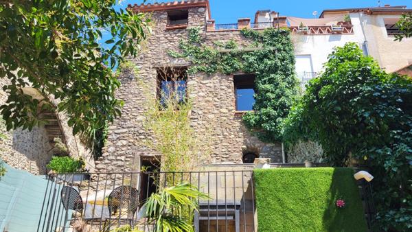 Magnifique Maison de village avec terrasses , jardinet,  piscine et garage