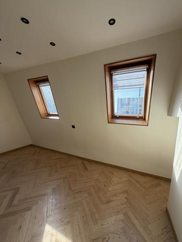 Paris (75017) Grand charme pour ce studio en relation avec la Tour Eiffel