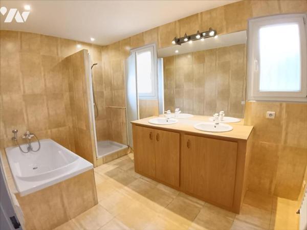 Montélimar quartier Géry Maison 170 m2 avec terrain 2420 m et piscine