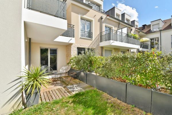 Appartement récent (2022) 2 pièces 42m²- Rez de jardin superficie 80m² + place de parking en sous-sol à Epinay sur orge