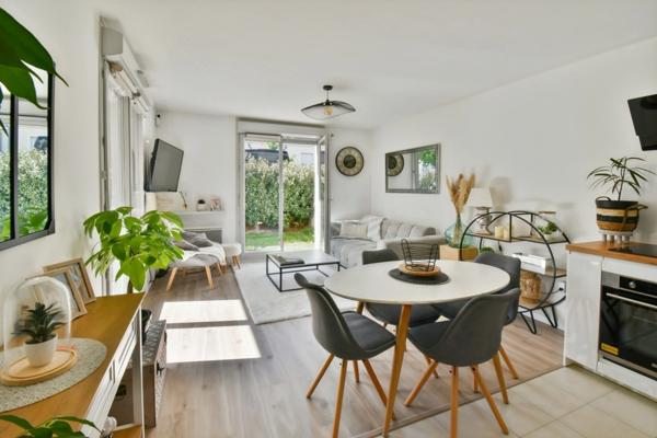 Appartement récent (2022) 2 pièces 42m²- Rez de jardin superficie 80m² + place de parking en sous-sol à Epinay sur orge