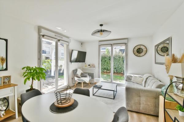 Appartement récent (2022) 2 pièces 42m²- Rez de jardin superficie 80m² + place de parking en sous-sol à Epinay sur orge