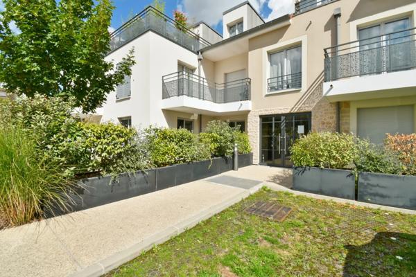 Appartement récent (2022) 2 pièces 42m²- Rez de jardin superficie 80m² + place de parking en sous-sol à Epinay sur orge