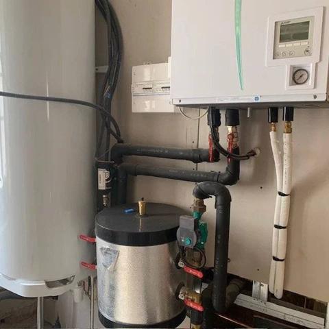 Maison de Village LOCHÉ-sur-INDROIS 37460 à 15 KM de LOCHES - Coup de Cœur Garanti !