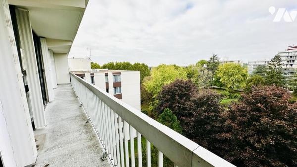 Appartement 4/5 pièces avec grand balcon – Chelles
