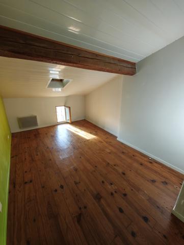 Maison de village avec jardin non attenant située dans un village à 5 minutes de Bram Villesiscle (11150)