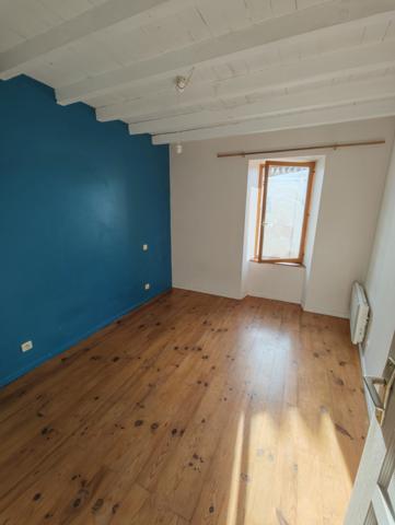 Maison de village avec jardin non attenant située dans un village à 5 minutes de Bram Villesiscle (11150)