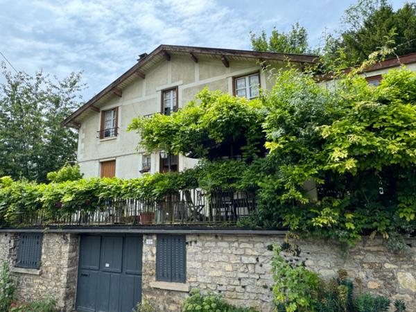 MAISON DE CARACTÈRE DANS UN CADRE UNIQUE