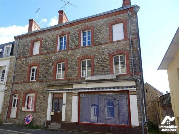 Immeuble à usage de commerce et habitation