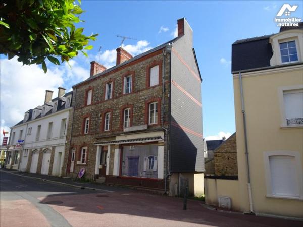 Immeuble à usage de commerce et habitation