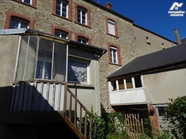 Immeuble à usage de commerce et habitation