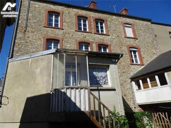 Immeuble à usage de commerce et habitation