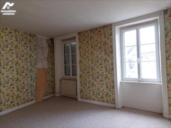 Immeuble à usage de commerce et habitation