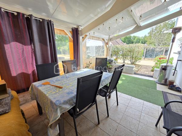 Magnifique Pavillon sur sous-sol de 96m² avec dépendances à Nevers 

Situé dans un quartier calme, proche des commerces et des commodités de Nevers, nous vous présentons ce magnifique pavillon élevé sur sous sol construit en 1979, d'une superficie habitable de 96m², comprenant 4 pièces dont grand salon séjour, cuisine indépendante aménagée et équipée, wc, salle de bain, 3 chambres au rez-de-chaussée, buanderie, atelier, cave, grand garage aménagée et carrelé de 47m² cuisine d'été, wc et salle d'eau en sous-sol, terrasses sous appentis, grande dépendance de type atelier, garage de 53m², et appentis de garage de de 34m², dépendance de jardin, le tout sur un beau terrain d'environ 1040m², arboré, entretenu et entièrement clos.

Au rez-de-chaussée, ce pavillon propose une spacieuse entrée ainsi qu'un dégagement qui dessert toutes les pièces de la maison notamment un grand salon séjour de 34 m², pièce de vie lumineuse qui propose un insert de cheminée pour de belles soirées au coin du feu, ainsi que deux belles portes fenêtres qui donne sur une grande terrasse.
Le dégagement dessert une cuisine indépendante, aménagée et équipée de 11m².
Le rez-de-chaussée se complète de 3 chambres de 10, 10 et 11m², une salle de bain et un wc indépendant.

Du couloir, un escalier mène au sous sol, où ce pavillon propose un grand garage aménagé et carrelé de 47m², un espace buanderie de 34 m², une cave de 17m², un atelier de 16m², ainsi qu'un wc indépendant et une salle d'eau.
A l'extérieur, ce pavillon dispose d'un double espace de terrasse sous appentis de 28 et 21m²,  d'une grande dépendance d'atelier de 34m², d'un double garage attenant de 53m², d'un appentis de garage de de 34m², d'une dépendance de jardin, le tout sur un beau terrain d'environ 1040m², arboré, entretenu et entièrement clos

Tous les sols de cette maison sont en marbre (entrée, salon séjour), en carrelage (cuisine, buanderie cellier, atelier, garage), en linoléum (salle de bain) mais aussi en parquet (chambres), Ce pavillon comporte une isolation double vitrage bois, ainsi que des volets bois standards.
Il dispose de combles isolés et d'une toiture en tuiles ardoisées en bon état.
Côté assainissement, ce pavillon dispose du tout à l'égout conforme.

Les plus de cette maison :
Sa proximité de toutes les commodités, des commerces. La qualité générale du bien entretenu avec des grands volumes de pièces dont son salon séjour, sa cuisine indépendante aménagée et équipée, ses 3 chambres, ses 3 modes de chauffage,  sa buanderie, son garage aménagé, ses extérieurs et ses terrasses sous appentis, ses grandes dépendances et son terrain parfaitement entretenu, arboré et totalement clôturé.

Des photos supplémentaires sont disponibles sur BSK IMMOBILIER > Nos conseillers > Olivier FRESLON
Pour tout renseignement complémentaire ou pour une visite, contactez moi au 07.62.78.13.13.

Idéale pour une grande famille, cette maison est une belle opportunité à saisir!!!