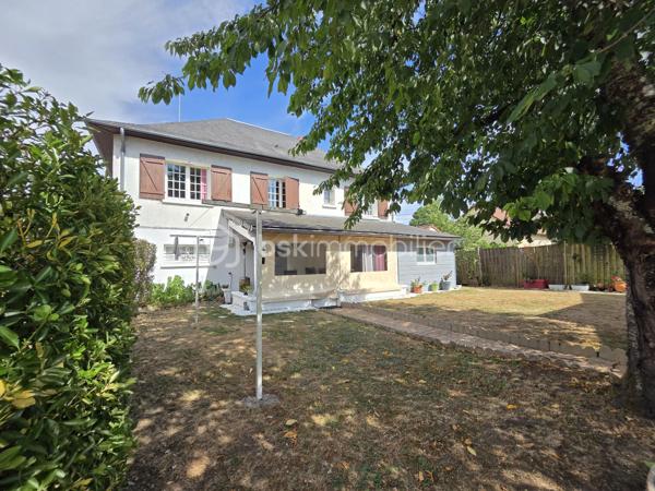 Magnifique Pavillon sur sous-sol de 96m² avec dépendances à Nevers 

Situé dans un quartier calme, proche des commerces et des commodités de Nevers, nous vous présentons ce magnifique pavillon élevé sur sous sol construit en 1979, d'une superficie habitable de 96m², comprenant 4 pièces dont grand salon séjour, cuisine indépendante aménagée et équipée, wc, salle de bain, 3 chambres au rez-de-chaussée, buanderie, atelier, cave, grand garage aménagée et carrelé de 47m² cuisine d'été, wc et salle d'eau en sous-sol, terrasses sous appentis, grande dépendance de type atelier, garage de 53m², et appentis de garage de de 34m², dépendance de jardin, le tout sur un beau terrain d'environ 1040m², arboré, entretenu et entièrement clos.

Au rez-de-chaussée, ce pavillon propose une spacieuse entrée ainsi qu'un dégagement qui dessert toutes les pièces de la maison notamment un grand salon séjour de 34 m², pièce de vie lumineuse qui propose un insert de cheminée pour de belles soirées au coin du feu, ainsi que deux belles portes fenêtres qui donne sur une grande terrasse.
Le dégagement dessert une cuisine indépendante, aménagée et équipée de 11m².
Le rez-de-chaussée se complète de 3 chambres de 10, 10 et 11m², une salle de bain et un wc indépendant.

Du couloir, un escalier mène au sous sol, où ce pavillon propose un grand garage aménagé et carrelé de 47m², un espace buanderie de 34 m², une cave de 17m², un atelier de 16m², ainsi qu'un wc indépendant et une salle d'eau.
A l'extérieur, ce pavillon dispose d'un double espace de terrasse sous appentis de 28 et 21m²,  d'une grande dépendance d'atelier de 34m², d'un double garage attenant de 53m², d'un appentis de garage de de 34m², d'une dépendance de jardin, le tout sur un beau terrain d'environ 1040m², arboré, entretenu et entièrement clos

Tous les sols de cette maison sont en marbre (entrée, salon séjour), en carrelage (cuisine, buanderie cellier, atelier, garage), en linoléum (salle de bain) mais aussi en parquet (chambres), Ce pavillon comporte une isolation double vitrage bois, ainsi que des volets bois standards.
Il dispose de combles isolés et d'une toiture en tuiles ardoisées en bon état.
Côté assainissement, ce pavillon dispose du tout à l'égout conforme.

Les plus de cette maison :
Sa proximité de toutes les commodités, des commerces. La qualité générale du bien entretenu avec des grands volumes de pièces dont son salon séjour, sa cuisine indépendante aménagée et équipée, ses 3 chambres, ses 3 modes de chauffage,  sa buanderie, son garage aménagé, ses extérieurs et ses terrasses sous appentis, ses grandes dépendances et son terrain parfaitement entretenu, arboré et totalement clôturé.

Des photos supplémentaires sont disponibles sur BSK IMMOBILIER > Nos conseillers > Olivier FRESLON
Pour tout renseignement complémentaire ou pour une visite, contactez moi au 07.62.78.13.13.

Idéale pour une grande famille, cette maison est une belle opportunité à saisir!!!