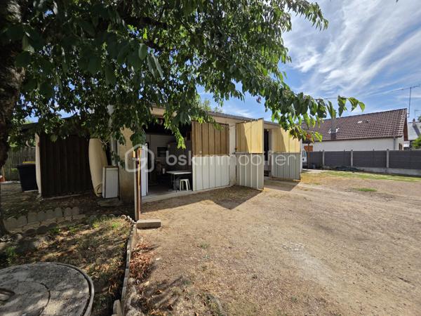 Magnifique Pavillon sur sous-sol de 96m² avec dépendances à Nevers 

Situé dans un quartier calme, proche des commerces et des commodités de Nevers, nous vous présentons ce magnifique pavillon élevé sur sous sol construit en 1979, d'une superficie habitable de 96m², comprenant 4 pièces dont grand salon séjour, cuisine indépendante aménagée et équipée, wc, salle de bain, 3 chambres au rez-de-chaussée, buanderie, atelier, cave, grand garage aménagée et carrelé de 47m² cuisine d'été, wc et salle d'eau en sous-sol, terrasses sous appentis, grande dépendance de type atelier, garage de 53m², et appentis de garage de de 34m², dépendance de jardin, le tout sur un beau terrain d'environ 1040m², arboré, entretenu et entièrement clos.

Au rez-de-chaussée, ce pavillon propose une spacieuse entrée ainsi qu'un dégagement qui dessert toutes les pièces de la maison notamment un grand salon séjour de 34 m², pièce de vie lumineuse qui propose un insert de cheminée pour de belles soirées au coin du feu, ainsi que deux belles portes fenêtres qui donne sur une grande terrasse.
Le dégagement dessert une cuisine indépendante, aménagée et équipée de 11m².
Le rez-de-chaussée se complète de 3 chambres de 10, 10 et 11m², une salle de bain et un wc indépendant.

Du couloir, un escalier mène au sous sol, où ce pavillon propose un grand garage aménagé et carrelé de 47m², un espace buanderie de 34 m², une cave de 17m², un atelier de 16m², ainsi qu'un wc indépendant et une salle d'eau.
A l'extérieur, ce pavillon dispose d'un double espace de terrasse sous appentis de 28 et 21m²,  d'une grande dépendance d'atelier de 34m², d'un double garage attenant de 53m², d'un appentis de garage de de 34m², d'une dépendance de jardin, le tout sur un beau terrain d'environ 1040m², arboré, entretenu et entièrement clos

Tous les sols de cette maison sont en marbre (entrée, salon séjour), en carrelage (cuisine, buanderie cellier, atelier, garage), en linoléum (salle de bain) mais aussi en parquet (chambres), Ce pavillon comporte une isolation double vitrage bois, ainsi que des volets bois standards.
Il dispose de combles isolés et d'une toiture en tuiles ardoisées en bon état.
Côté assainissement, ce pavillon dispose du tout à l'égout conforme.

Les plus de cette maison :
Sa proximité de toutes les commodités, des commerces. La qualité générale du bien entretenu avec des grands volumes de pièces dont son salon séjour, sa cuisine indépendante aménagée et équipée, ses 3 chambres, ses 3 modes de chauffage,  sa buanderie, son garage aménagé, ses extérieurs et ses terrasses sous appentis, ses grandes dépendances et son terrain parfaitement entretenu, arboré et totalement clôturé.

Des photos supplémentaires sont disponibles sur BSK IMMOBILIER > Nos conseillers > Olivier FRESLON
Pour tout renseignement complémentaire ou pour une visite, contactez moi au 07.62.78.13.13.

Idéale pour une grande famille, cette maison est une belle opportunité à saisir!!!