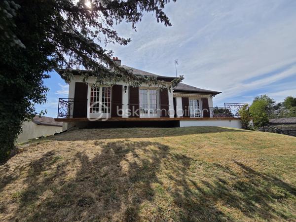 Magnifique Pavillon sur sous-sol de 96m² avec dépendances à Nevers 

Situé dans un quartier calme, proche des commerces et des commodités de Nevers, nous vous présentons ce magnifique pavillon élevé sur sous sol construit en 1979, d'une superficie habitable de 96m², comprenant 4 pièces dont grand salon séjour, cuisine indépendante aménagée et équipée, wc, salle de bain, 3 chambres au rez-de-chaussée, buanderie, atelier, cave, grand garage aménagée et carrelé de 47m² cuisine d'été, wc et salle d'eau en sous-sol, terrasses sous appentis, grande dépendance de type atelier, garage de 53m², et appentis de garage de de 34m², dépendance de jardin, le tout sur un beau terrain d'environ 1040m², arboré, entretenu et entièrement clos.

Au rez-de-chaussée, ce pavillon propose une spacieuse entrée ainsi qu'un dégagement qui dessert toutes les pièces de la maison notamment un grand salon séjour de 34 m², pièce de vie lumineuse qui propose un insert de cheminée pour de belles soirées au coin du feu, ainsi que deux belles portes fenêtres qui donne sur une grande terrasse.
Le dégagement dessert une cuisine indépendante, aménagée et équipée de 11m².
Le rez-de-chaussée se complète de 3 chambres de 10, 10 et 11m², une salle de bain et un wc indépendant.

Du couloir, un escalier mène au sous sol, où ce pavillon propose un grand garage aménagé et carrelé de 47m², un espace buanderie de 34 m², une cave de 17m², un atelier de 16m², ainsi qu'un wc indépendant et une salle d'eau.
A l'extérieur, ce pavillon dispose d'un double espace de terrasse sous appentis de 28 et 21m²,  d'une grande dépendance d'atelier de 34m², d'un double garage attenant de 53m², d'un appentis de garage de de 34m², d'une dépendance de jardin, le tout sur un beau terrain d'environ 1040m², arboré, entretenu et entièrement clos

Tous les sols de cette maison sont en marbre (entrée, salon séjour), en carrelage (cuisine, buanderie cellier, atelier, garage), en linoléum (salle de bain) mais aussi en parquet (chambres), Ce pavillon comporte une isolation double vitrage bois, ainsi que des volets bois standards.
Il dispose de combles isolés et d'une toiture en tuiles ardoisées en bon état.
Côté assainissement, ce pavillon dispose du tout à l'égout conforme.

Les plus de cette maison :
Sa proximité de toutes les commodités, des commerces. La qualité générale du bien entretenu avec des grands volumes de pièces dont son salon séjour, sa cuisine indépendante aménagée et équipée, ses 3 chambres, ses 3 modes de chauffage,  sa buanderie, son garage aménagé, ses extérieurs et ses terrasses sous appentis, ses grandes dépendances et son terrain parfaitement entretenu, arboré et totalement clôturé.

Des photos supplémentaires sont disponibles sur BSK IMMOBILIER > Nos conseillers > Olivier FRESLON
Pour tout renseignement complémentaire ou pour une visite, contactez moi au 07.62.78.13.13.

Idéale pour une grande famille, cette maison est une belle opportunité à saisir!!!